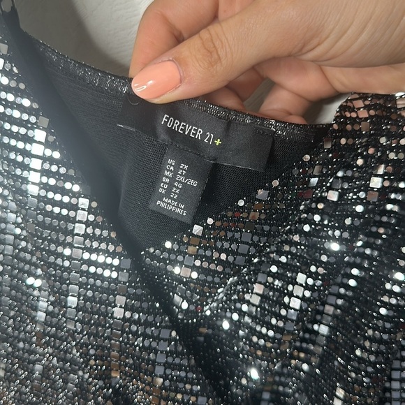 🆕 😍 FOREVER 21+ metallic sequin romper size 2X - Picture 3 of 8